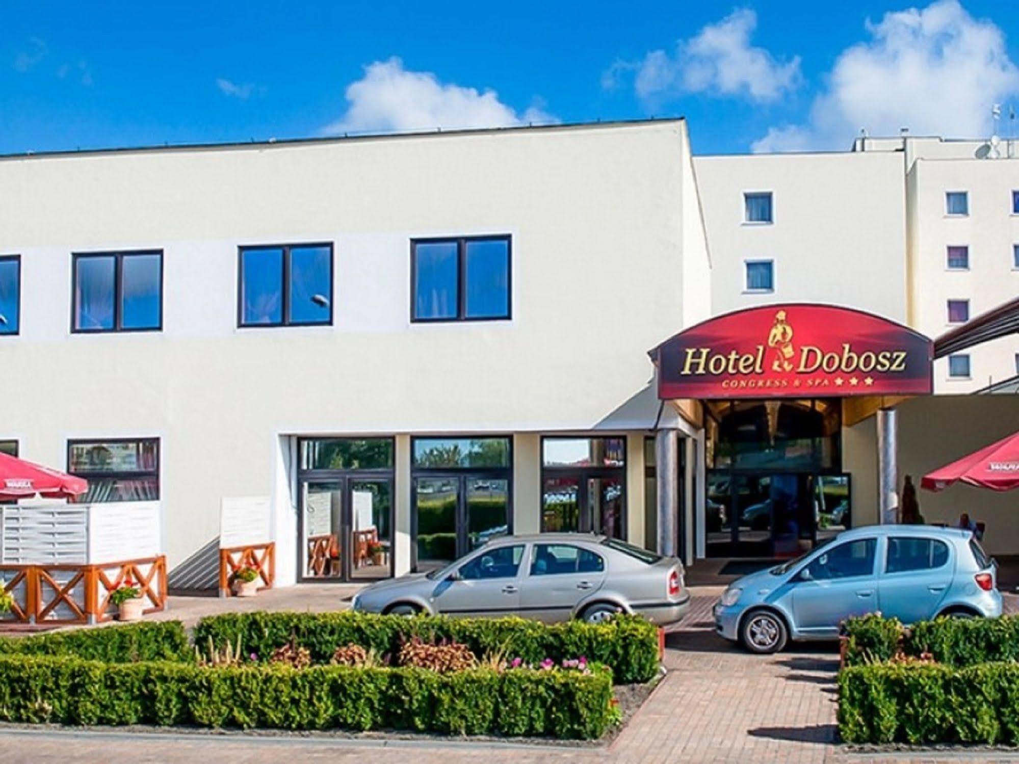 Hotel Dobosz Police Exterior foto